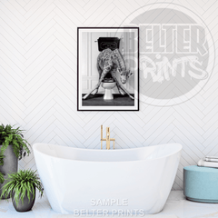 Giraffe on Toilet Wall Art Print – Funny Quirky Bathroom Decor